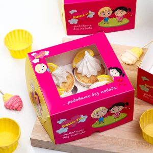 Коробка на 4 капкейка с окном "Любовь это..." розовая