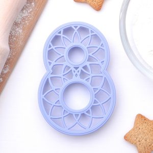 Вырубка пластиковая "Цифра 8" 110*75*15 мм.