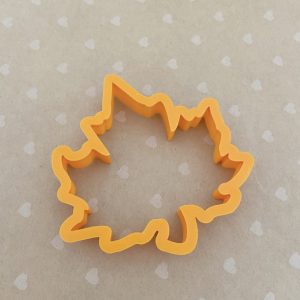 Вырубка Кленовый лист, 9 см.