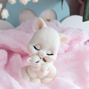 Фигурка из глазури "Мама кошка и малыш", белая