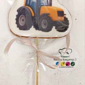 Пряник имбирный " Желтый трактор", 8,5 см *6,5 см на шпажке.