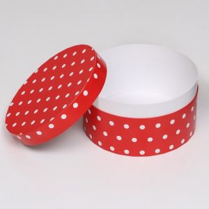 Коробка круглая «Горошек на красном», 21*11 см.