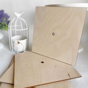 Подложка 4 мм, 16*16 см. для многоярусной конструкции с отверстием 11 мм.