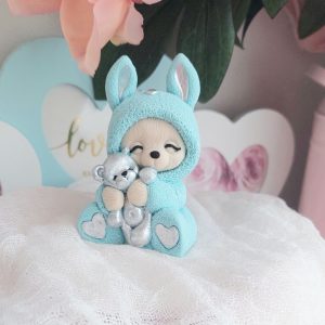 Фигурка из глазури "Мишка в голубом костюме зайки (серебро)"