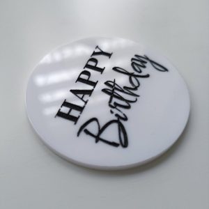 Медальон "Happy Birthday" из белого акрила, 6 см.