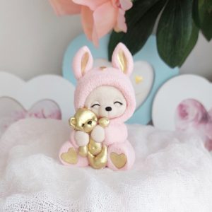 Фигурка из глазури "Мишка в розовом костюме зайки" золото