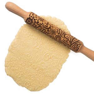 Скалка с узором "Цветочки с дамасским узором". Рецепт печенья в подарок.