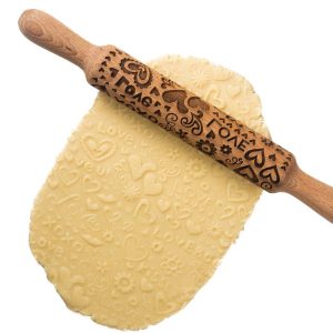 Скалка с узором "Любовные надписи с сердечками". Рецепт печенья в подарок.